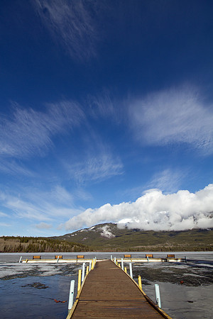 Pontoon in pyramid lake