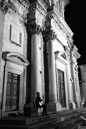 High class Dubrovnik busker